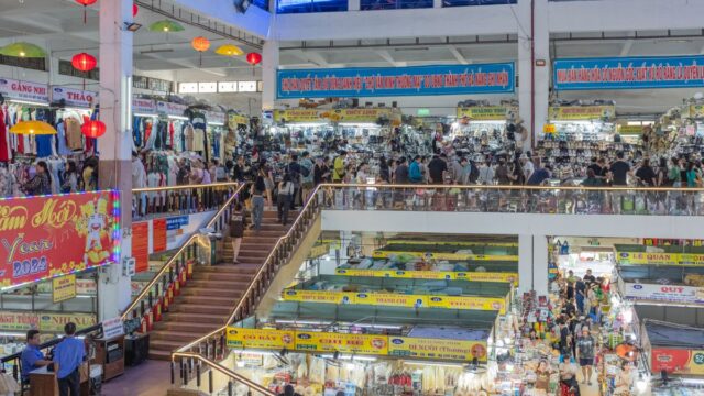 Kuşadası Çarşı ve Kaleiçi Rehberi: Tarihi Sokaklar, Alışveriş ve Gezi