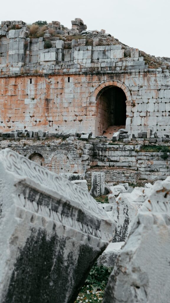Taş yapı kalıntıları
